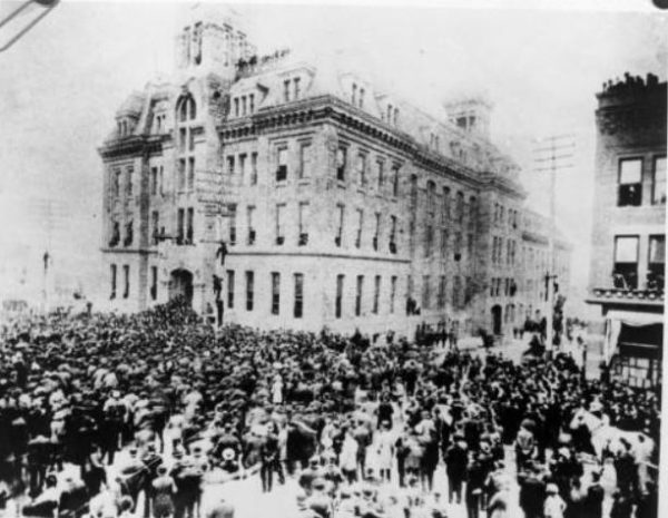 1894 photo of Denver City Hall and crowds during the City Hall War