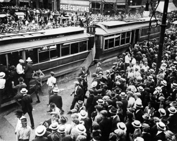 Crowds on 15th Street during the tramway strike.